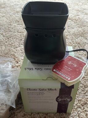 Scentsy Black Classic Sateen Wax Warmer